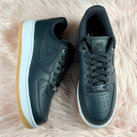 New Nike Women’s Air Force 1 Sneakers - Picture 3 of 3